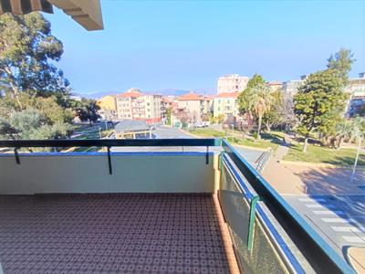ALBENGA, 100MT DAL MARE , BILOCALE CON TERRAZZO DI 30 MQ.