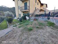 Garlenda, quadrilocale con due balconi, giardino, posto auto.