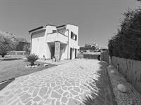 Villanova d'Albenga, Villa semi Indipendente con giardino.