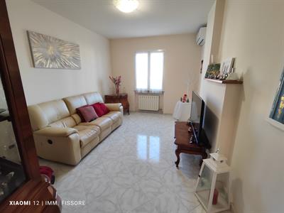 Albenga, 4 Km. Leca, zona residenziale, quadrilocale in vendita.