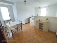 Garlenda, monolocale con cucinino separato e balcone.