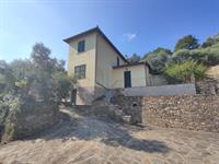 Albenga 3 km Lusignano, Villa indipendente, giardino, box.