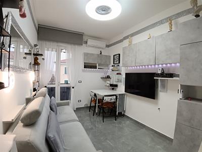 Albenga, 150 mt mare, monolocale ristrutturato 