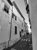 Albenga 4 km dal mare, casa ristrutturata composta due trilocali e un bilocale