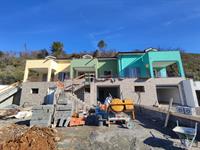 Villanova d'Albenga, villa semi indipendente con giardino, box, taverna.