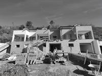 Villanova d'Albenga, villa semi indipendente con giardino, box, taverna.