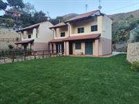 Cisano sul Neva 7,5 km Mare, Villa Semi-indipendente, in classe energetica A.