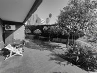 Albenga, 500 mt. mare, quadrilocale con giardino.