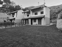 Cisano Sul Neva, 7 ,5 Km Mare  Villa Semindipendente, in classe energetica A.