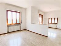 Albenga,  100 mt. dalla passeggiata mare, quadrilocale in vendita.