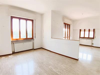 Albenga,  100 mt. dalla passeggiata mare, quadrilocale in vendita.