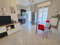 Albenga, 200 mt dal  mare, plurilocale in vendita