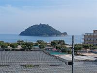 Albenga, 350 mt dal mare, splendido Bilocale, vista Isola, terrazzo vivibile.