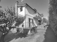 Villanova d'Albenga, Esclusiva Villa Indipendente con Giardino 