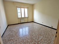 Albenga, in vendita ampio quadrilocale in zona comoda al centro e ai servizi