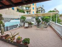 Alassio, Esclusivo Trilocale con terrazzo di 100 mq
