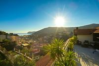 Alassio, in vendita elegante trilocale vista mare