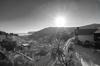 Alassio, in vendita elegante trilocale vista mare